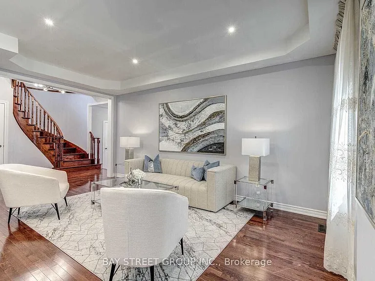 134 Ascalon Dr #UPPER — Photo 5