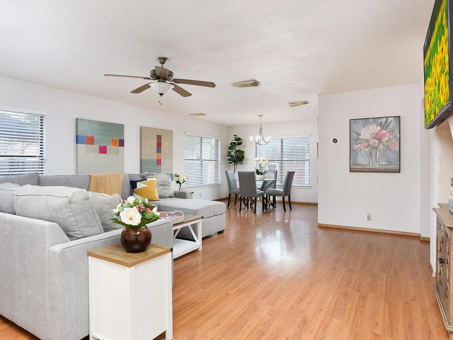 4 bed, 2334 sqft, $4,000 — Photo 3