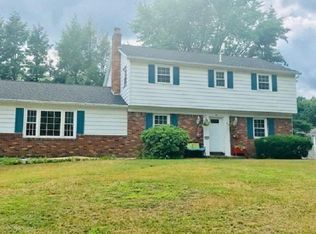 6 Terrace Ct, Ballston Lake, NY 12019