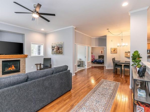 11213 S Rene St APT 1003, Lenexa, KS 66215