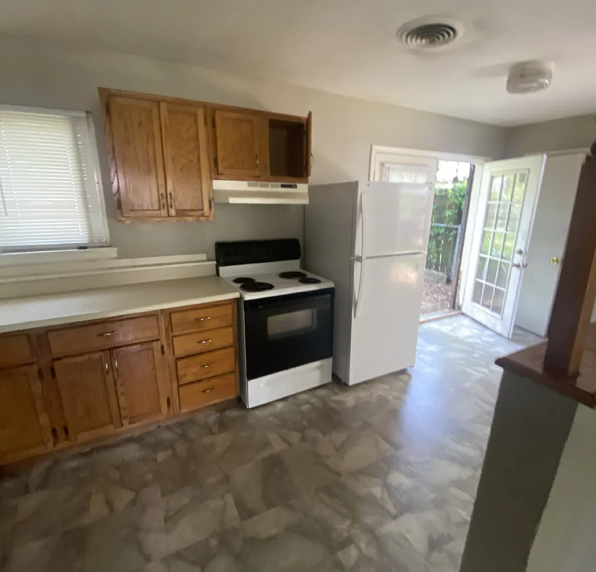3 bed, 1.0 bath, $875 — Photo 3