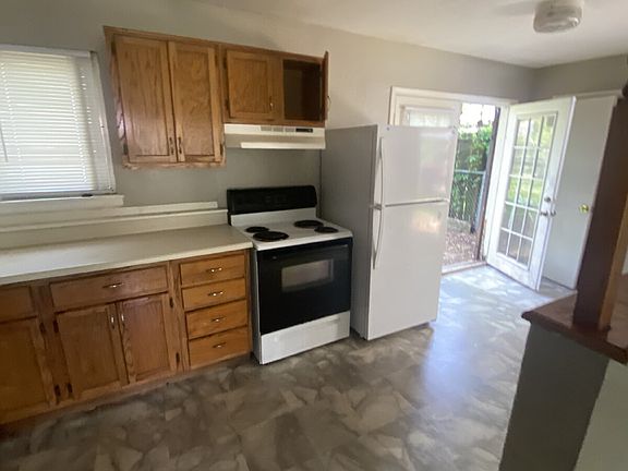 3rd image of 1305 Collins Dr