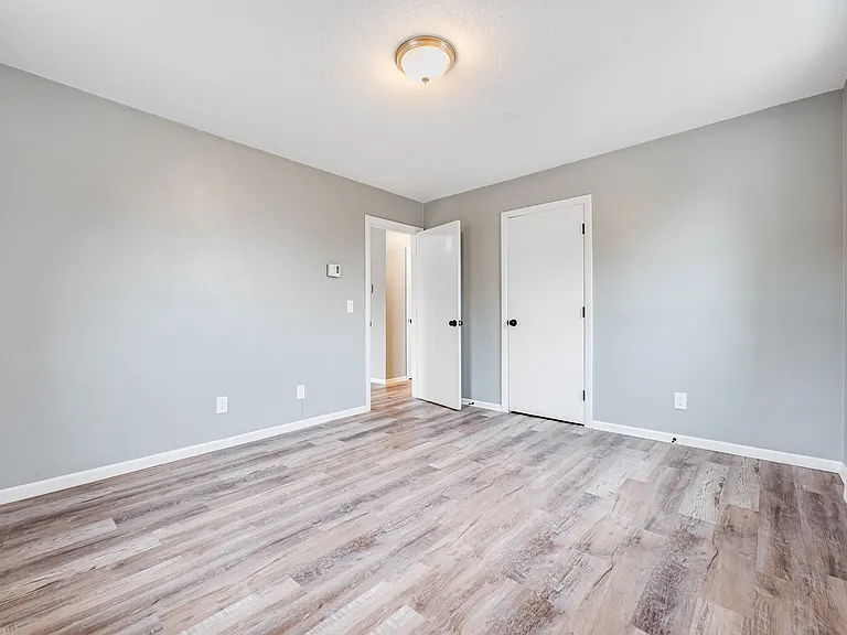 16 Waldemar Ave #102 — Photo 7