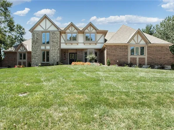 1303 NW Hawk Creek Dr, Blue Springs, MO 64015