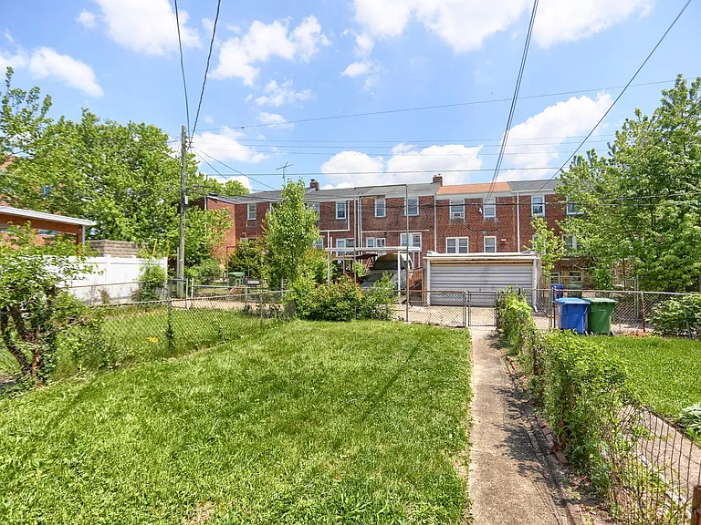 1323 N Kenwood Ave — Photo 25