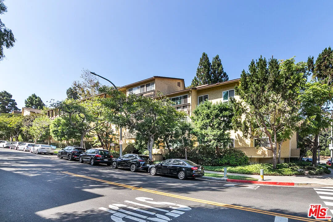 2 bed, 2.0 bath, 1074 sqft, $3,500 — Photo 3