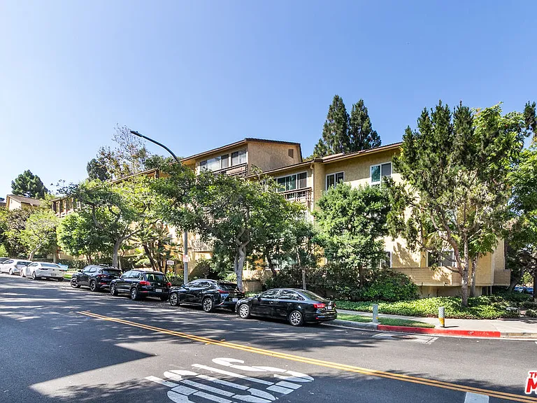 5600 Kensington Way #104 — Photo 3