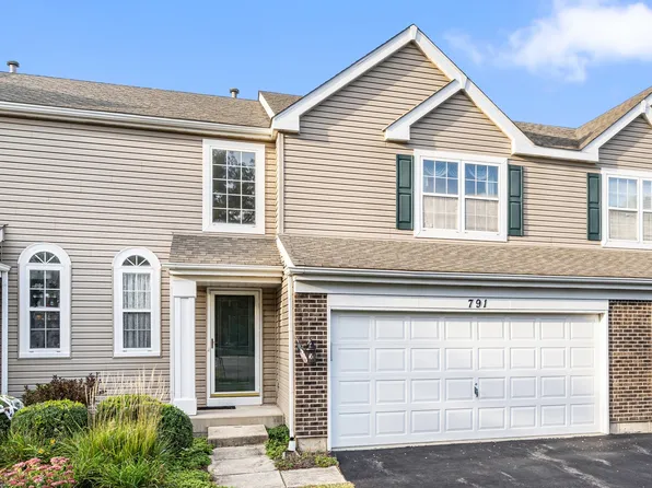 791 Silk Oak Ln, Crystal Lake, IL 60014