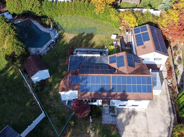 8 Grenada Circle, Nashua, NH 03062