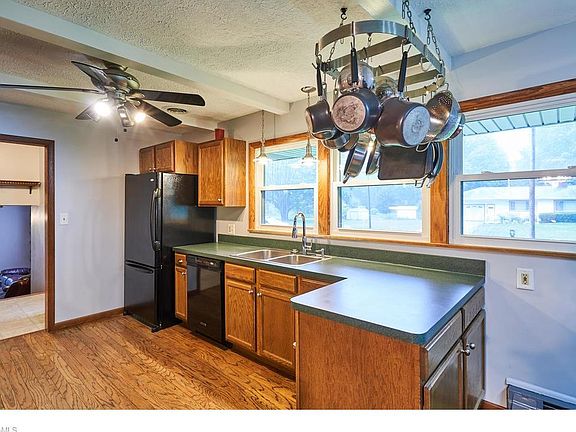 4th image of 1518 Cloverfield Dr
