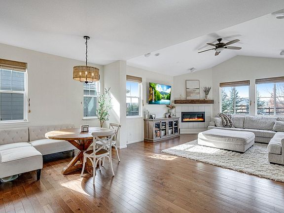 5th image of 12715 Eagle River Rd