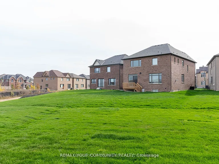 43 Tweedhill Ave — Photo 5