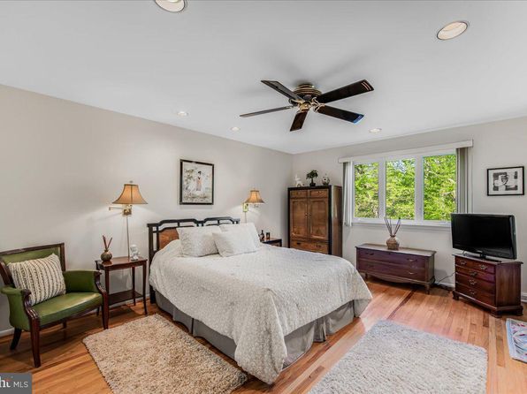 345 Ellis Rd, Havertown, PA 19083
