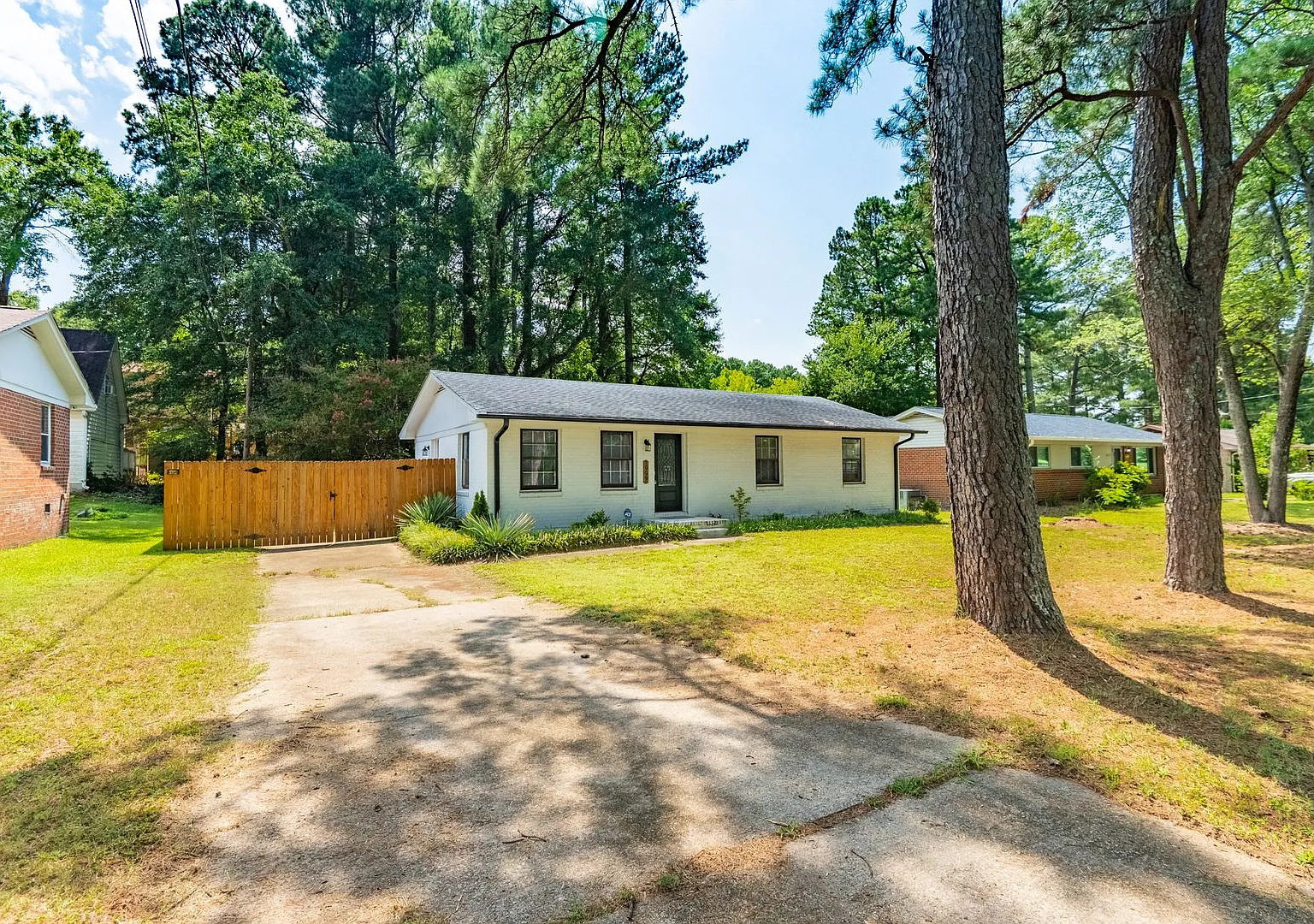 1006 Willowdale Dr — Photo 2
