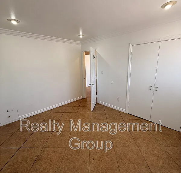 98 E Palomar St — Photo 11