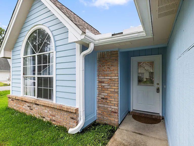 3045 Yorktown Cir — Photo 4