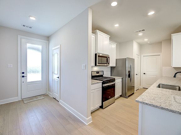 4th image of 1330 Windermere Way