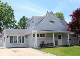 35 Russet Ln, Levittown, PA 19055