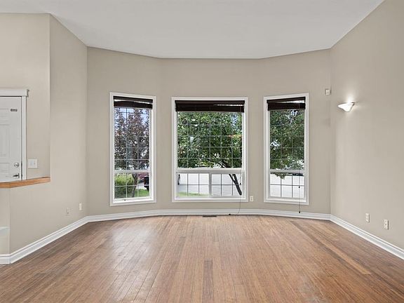 4th image of 111 S Martinvalley Pl NE