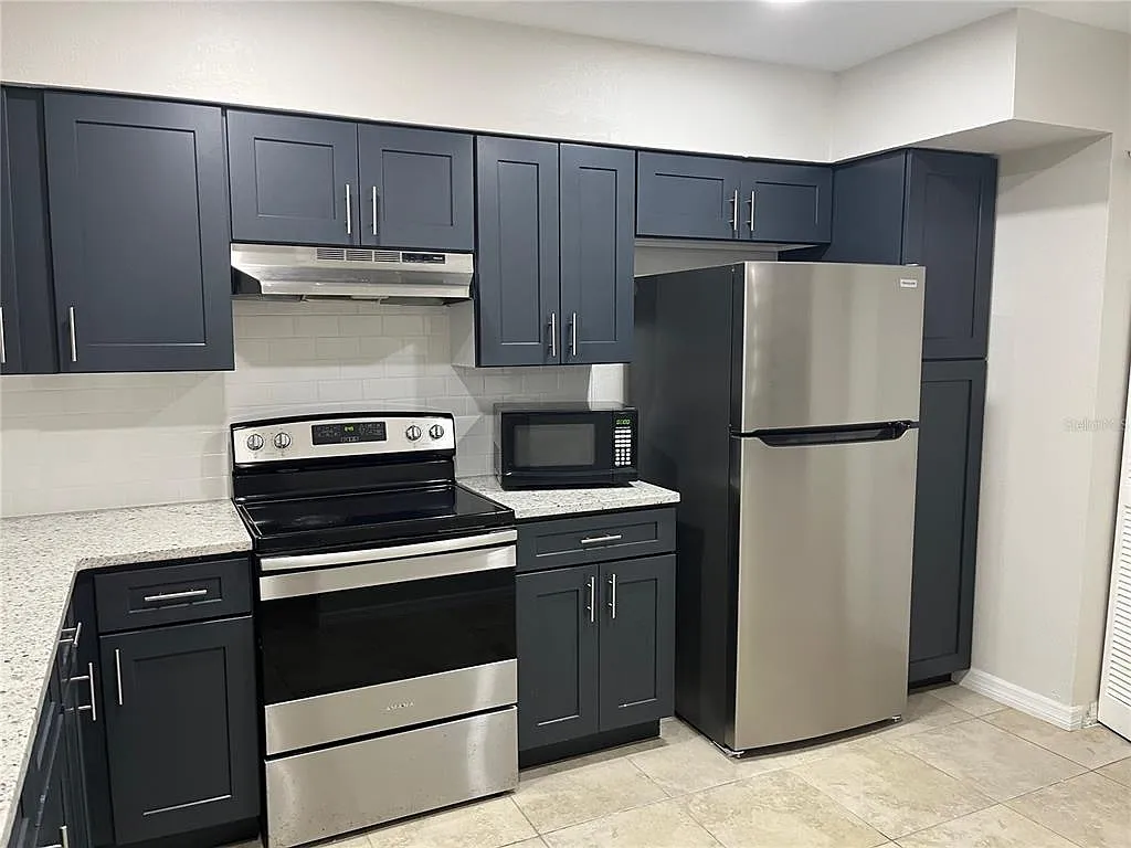 2 bed, 2.0 bath, 1099 sqft, $1,650 — Photo 2