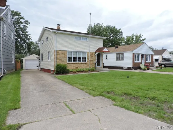 2992 Avery Dr, Hamburg, NY 14075