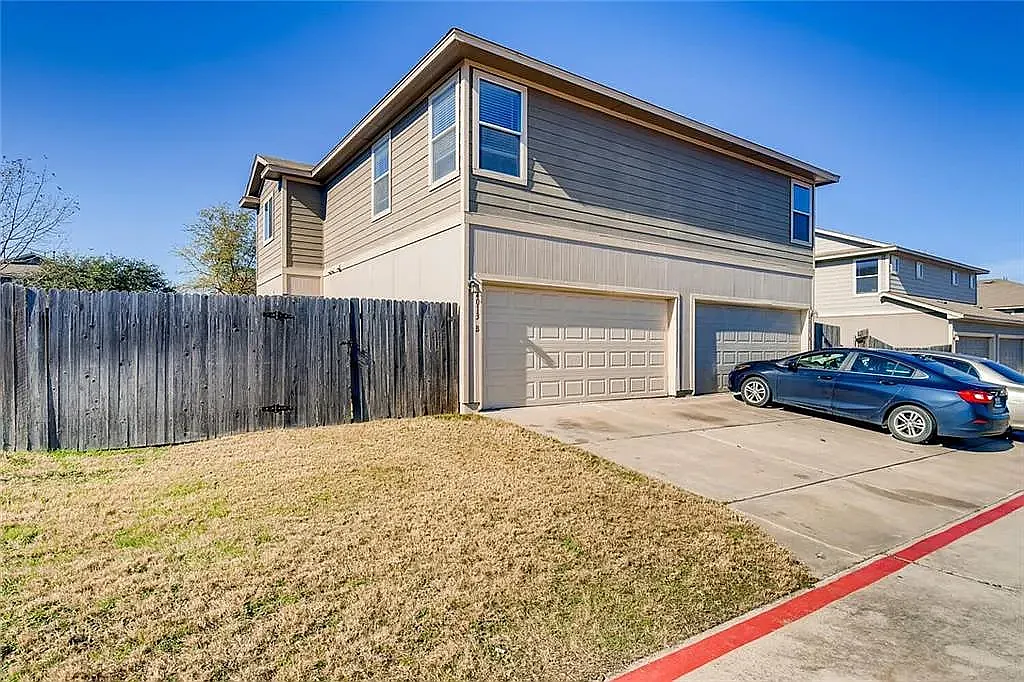 3 bed, 2.5 bath, 2166 sqft, $1,800 — Photo 3