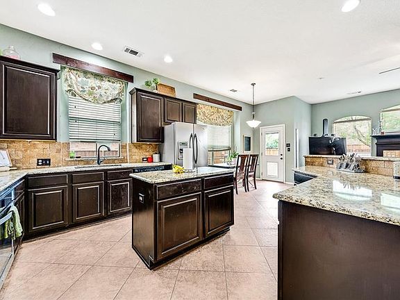 3rd image of 3813 Northpark Dr