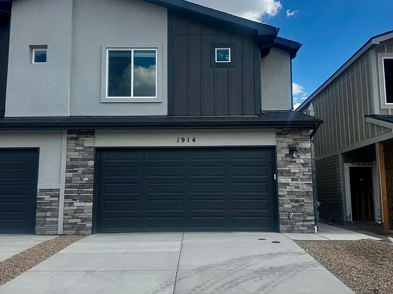 1914 Erin Loop — Photo 2