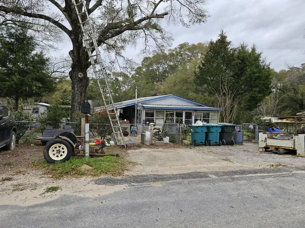 121 Seminole Dr, Defuniak Springs, FL 32435