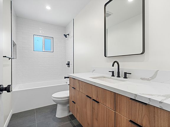 3rd image of 707 6th Ave #707