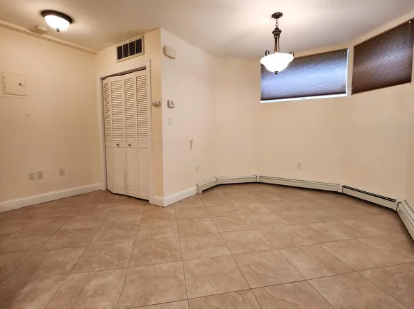 247 Finlay St, Staten Island, NY 10307