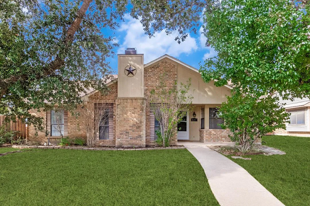 4 bed, 2.0 bath, 1846 sqft, $1,131 — Photo 3
