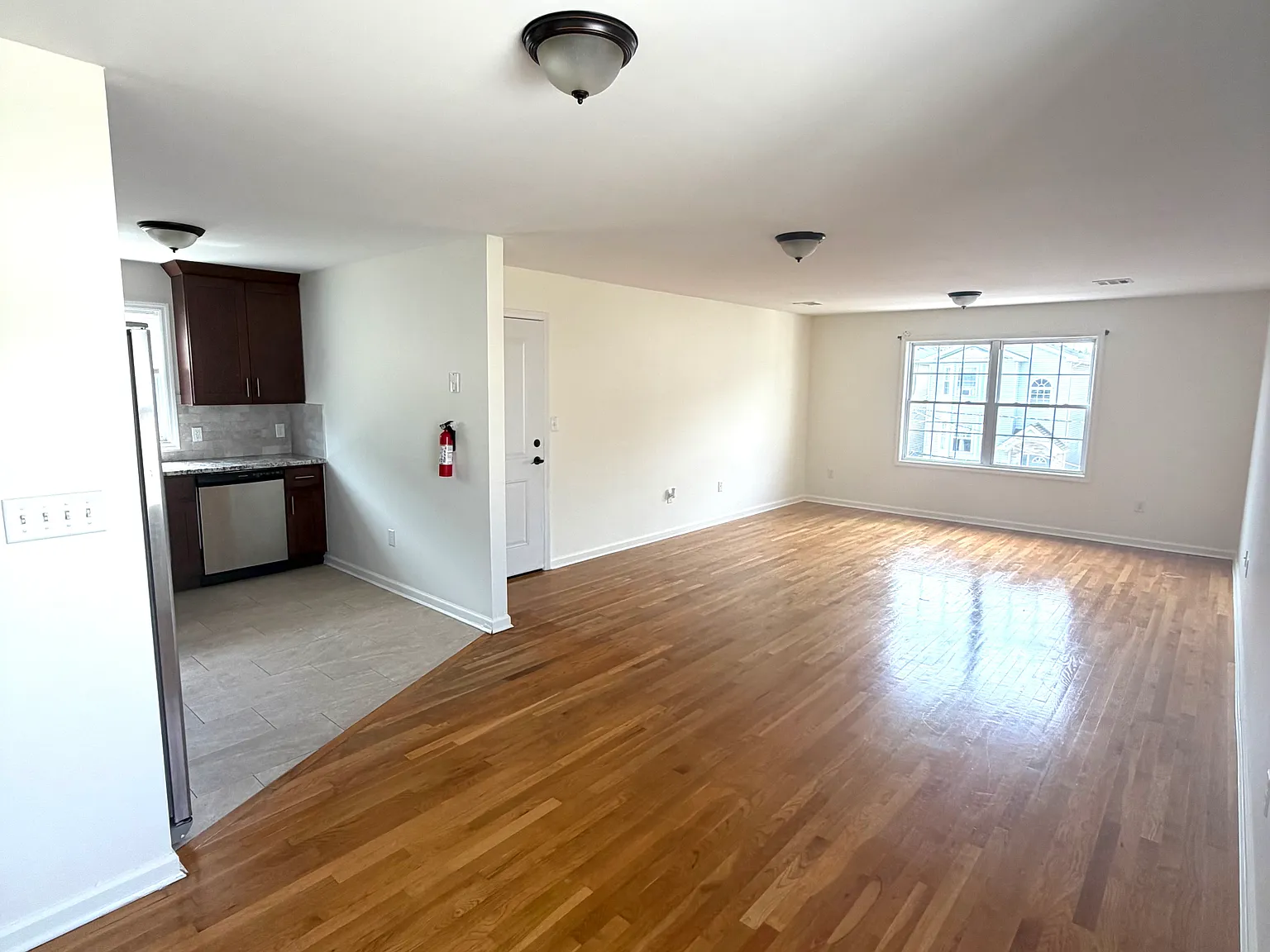 3 bed, $2,700 — Photo 3
