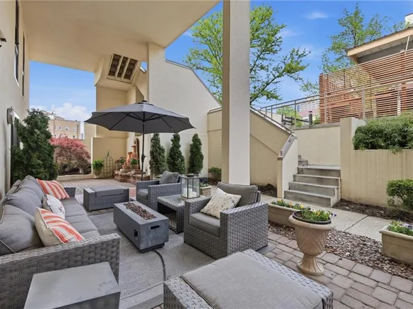 4557 Walnut St, Kansas City, MO 64111