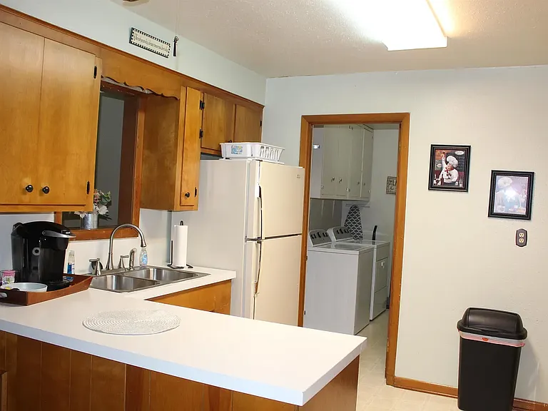 205 Fairway Dr — Photo 6