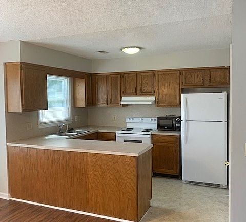 4th image of 133 W Victoria Ct APT F