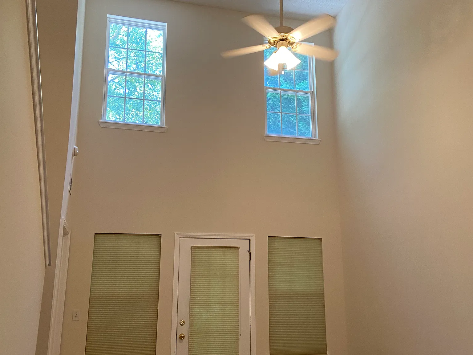 3 bed, 2.5 bath, 1667 sqft, $1,990 — Photo 4