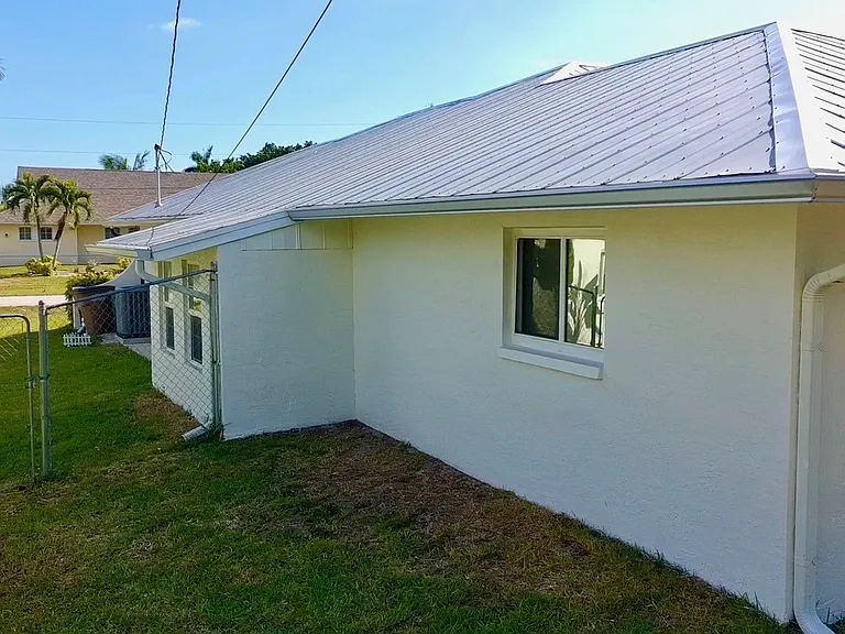 233 SW 43rd St — Photo 11