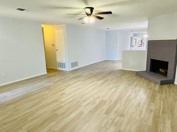 3rd image of 4404 Courtside Dr