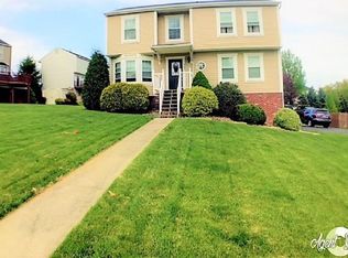 7203 Green Meadow Dr, Imperial, PA 15126