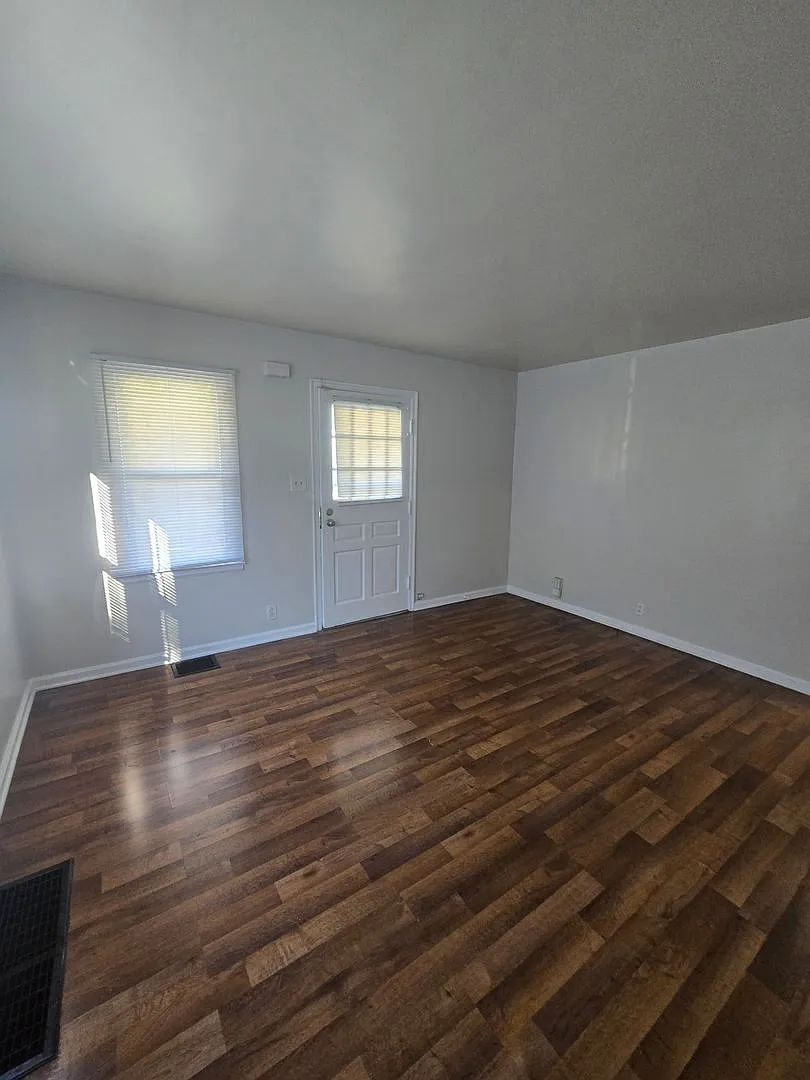 Spacious Eastside Two Bedroom Single Family Near 38th and Emerson — Photo 2