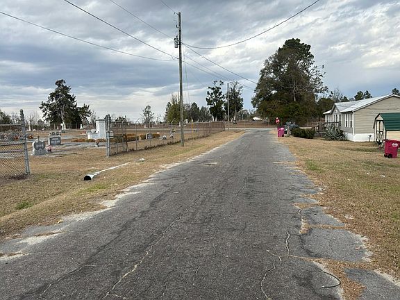 5th image of 12 Henderson Ave