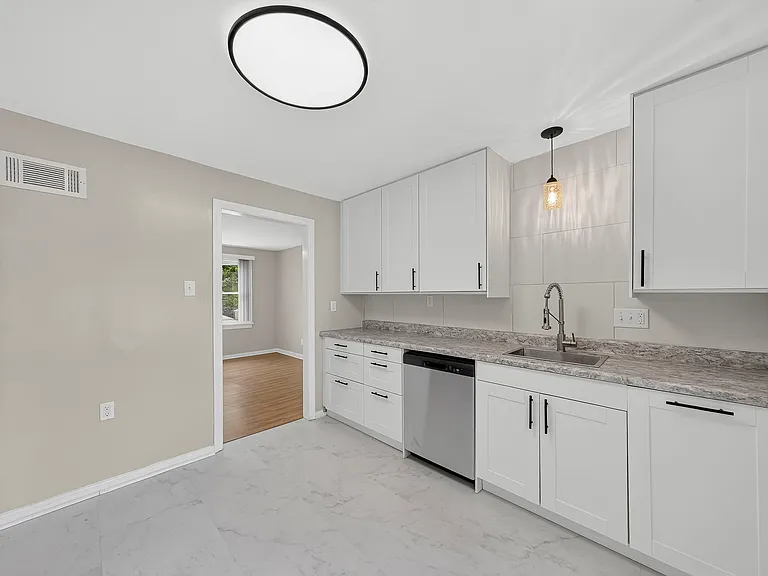 437 Warfield Ave — Photo 15