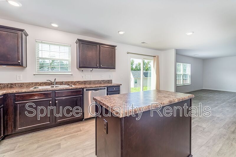 1st image of 106 Saddlehorse Ln