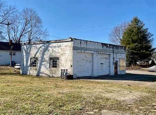 525 3rd St, Carmi, IL 62821