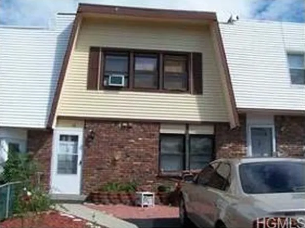 10 Chaucer Ct, Middletown, NY 10941