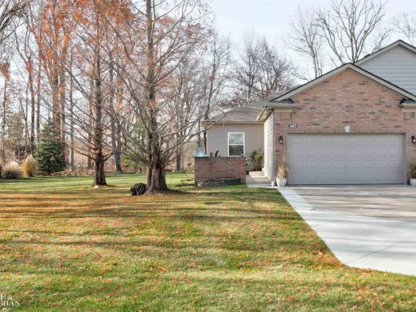 54271 Camden Cir, Chesterfield, MI 48051