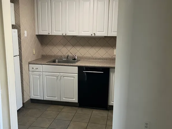 20 Burgundy Hill Ln #20, Middletown, CT 06457