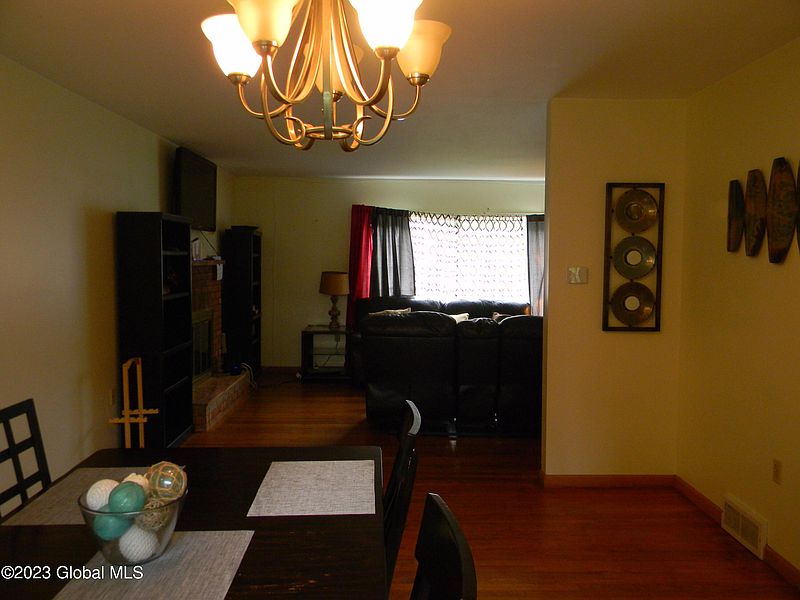 4th image of 448 W Lawrence Street