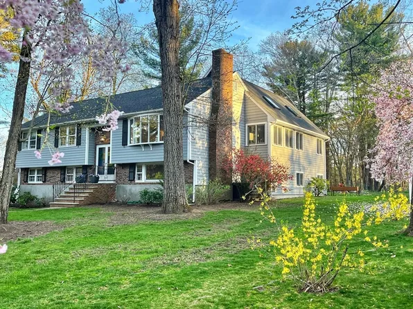 10 Heritage Ln, Lynnfield, MA 01940